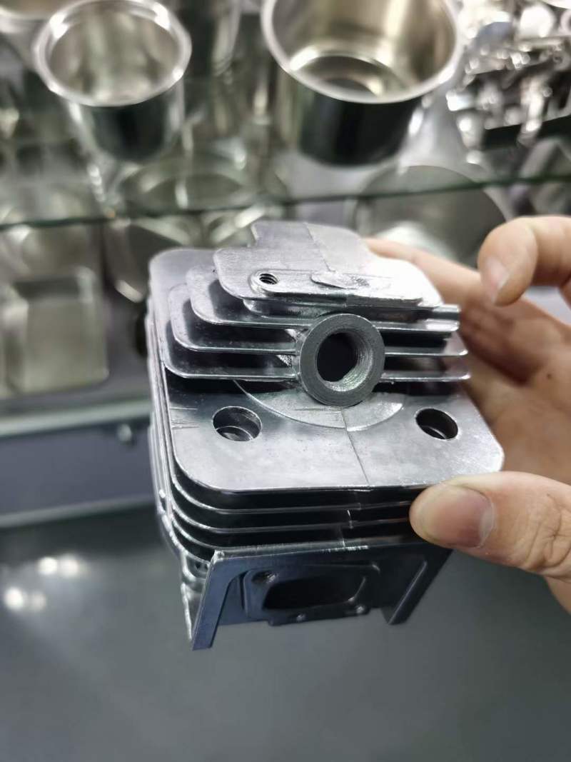 汽缸缸頭壓鑄件拋光效果圖