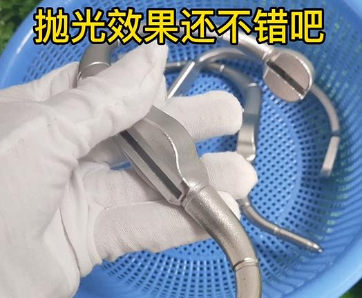 不銹鋼武術(shù)用具刀把拋光清洗效果 不銹鋼武術(shù)用具刀把拋光清洗效果